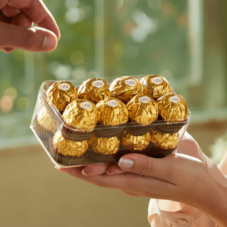 Ferrero-Rocher-Hands Ferrero-Rocher-Hands